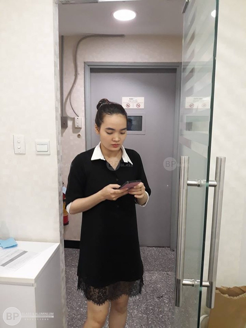Lắp cửa thủy lực 1 cánh Em Hoa Số 1 Lê Duẩn, Quận 1, HCM